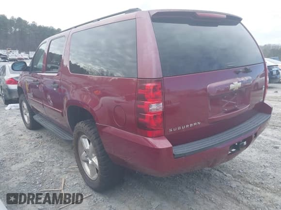 ✅ 2007 Chevrolet Suburban LT • VIN: 3GNFC16027G286929 • Lot: 41648787. Listed on IAAI with 219,212 mi. Free auction sales archive from the USA and detailed vehicle history report at DreamBid. Image 3.