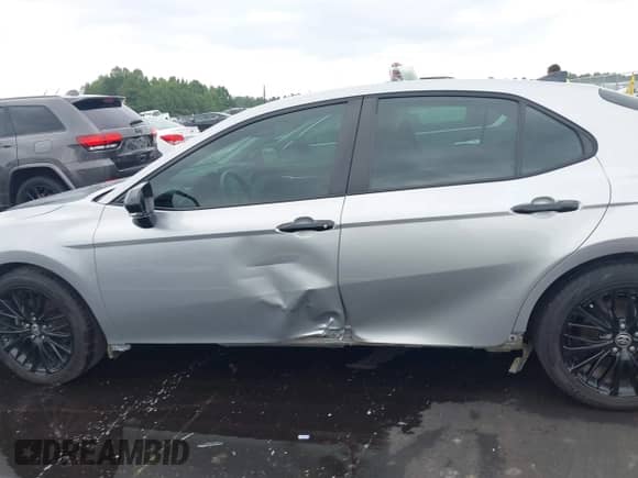 2022 Toyota Camry SE z VIN 4T1T11AK1NU064964, wystawiony jako IAAI lot #42921035 z przebiegiem 107 000 mil mil oraz . Historia ofert i sprzedaży dostępna na DreamBid. Obrazek 15.