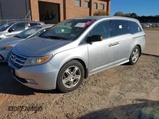 ✅ 2011 Honda Odyssey Touring • VIN: 5FNRL5H95BB083654 • Lot: 43724150. Wystawiony na IAAI z przebiegiem 240 070 mil. Bezpłatny archiwum sprzedaży aukcyjnych z USA i szczegółowy raport historii pojazdu na DreamBid. Zdjęcie 2.