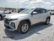 ✅ 2025 Hyundai Tucson SE • VIN: 5NMJA3DE8SH514545 • Lot: 62113205. Wystawiony na Copart z przebiegiem 3 015 mil. Bezpłatny archiwum sprzedaży aukcyjnych z USA i szczegółowy raport historii pojazdu na DreamBid. Zdjęcie 1.