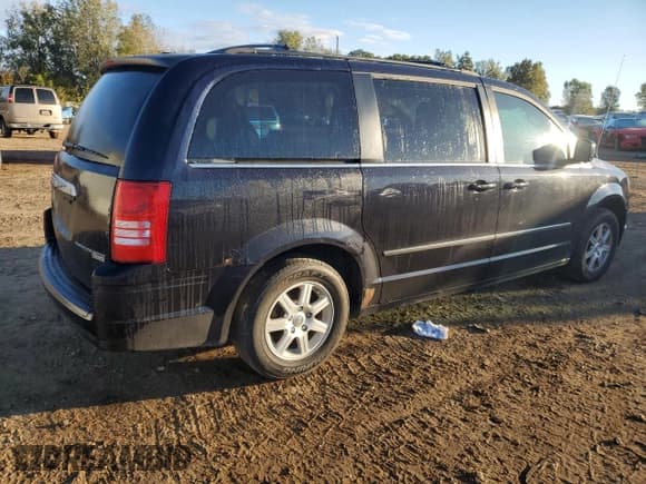 ✅ 2010 Chrysler Town & Country Touring Plus • VIN: 2A4RR8DX1AR442127 • Lot: 82341335. Wystawiony na Copart z przebiegiem 225 482 mil. Bezpłatny archiwum sprzedaży aukcyjnych z USA i szczegółowy raport historii pojazdu na DreamBid. Zdjęcie 3.