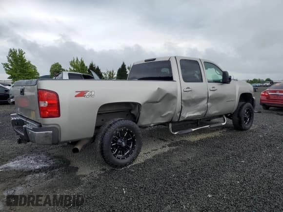✅ 2007 Chevrolet Silverado 2500HD 2LT • VIN: 1GCHK23697F504854 • Лот: 58057985. Опубликован ранее на Copart с пробегом 269 143 миль. Бесплатный доступ к архиву аукционных продаж из США и подробный отчёт об истории автомобиля на DreamBid. Изображение 3.
