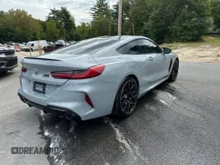 ✅ 2023 BMW M8 Competition • VIN: WBSAE0C09PCK95960 • Lot: 81414105. Wystawiony na Copart z przebiegiem 100 184 mil. Bezpłatny archiwum sprzedaży aukcyjnych z USA i szczegółowy raport historii pojazdu na DreamBid. Zdjęcie 3.