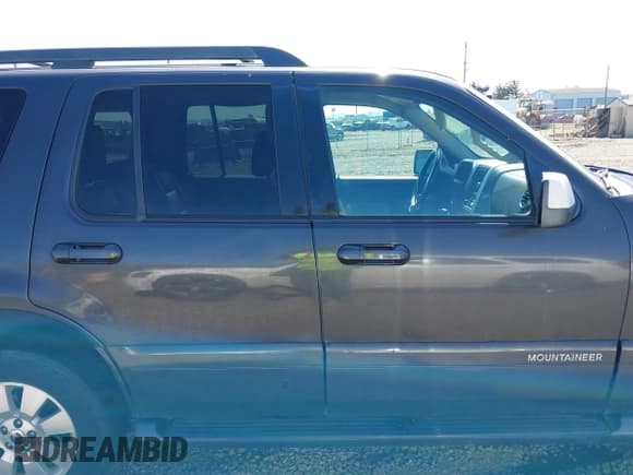 ✅ 2007 Mercury Mountaineer • VIN: 4M2EU47E67UJ19946 • Lot: 39550924. Listed on IAAI with 176,184 mi. Free auction sales archive from the USA and detailed vehicle history report at DreamBid. Image 13.