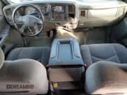 ✅ 2005 Chevrolet Silverado 1500 Z71 • VIN: 2GCEK13T651376967 • Лот: 72890824. Опубликован ранее на Copart с пробегом 170 064 миль. Бесплатный доступ к архиву аукционных продаж из США и подробный отчёт об истории автомобиля на DreamBid. Изображение 8.