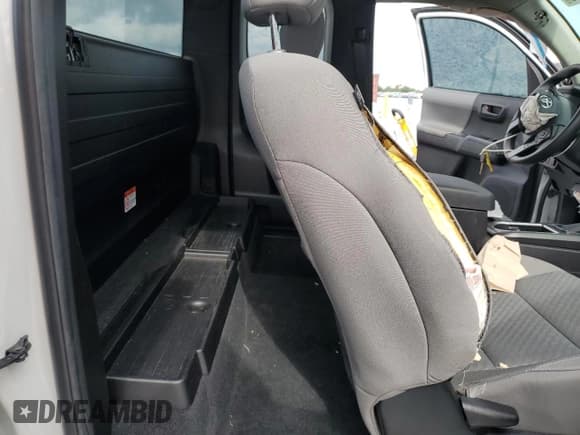 ✅ 2022 Toyota Tacoma SR • VIN: 3TYRX5GN6NT061010 • Lot: 59031405. Wystawiony na Copart z przebiegiem 55 704 mil. Bezpłatny archiwum sprzedaży aukcyjnych z USA i szczegółowy raport historii pojazdu na DreamBid. Zdjęcie 10.