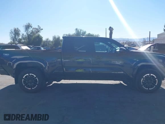 ✅ 2024 Toyota Tacoma SR5 • VIN: 3TMLB5FN3RM001404 • Лот: 41322388. Опубликован ранее на IAAI с пробегом 8 319 миль. Бесплатный доступ к архиву аукционных продаж из США и подробный отчёт об истории автомобиля на DreamBid. Изображение 14.