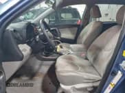 ✅ 2010 Toyota RAV4 • VIN: JTMZF4DV3A5030200 • Лот: 94305395. Опубликован ранее на Copart с пробегом 179 444 миль. Бесплатный доступ к архиву аукционных продаж из США и подробный отчёт об истории автомобиля на DreamBid. Изображение 7.