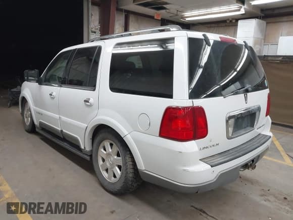 ✅ 2004 Lincoln Navigator Luxury • VIN: 5LMFU28R34LJ29649 • Lot: 43786345. Listed on IAAI with 162,138 mi. Free auction sales archive from the USA and detailed vehicle history report at DreamBid. Image 3.