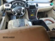 ✅ 2010 Cadillac Escalade • VIN: 1GYUKAEF8AR169401 • Лот: 68390435. Опубликован ранее на Copart с пробегом 308 147 миль. Бесплатный доступ к архиву аукционных продаж из США и подробный отчёт об истории автомобиля на DreamBid. Изображение 8.