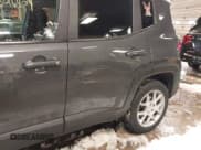 ✅ 2022 Jeep Renegade Latitude • VIN: ZACNJDB14NPN72364 • Lot: 43826424. Wystawiony na IAAI z przebiegiem 77 154 mil. Bezpłatny archiwum sprzedaży aukcyjnych z USA i szczegółowy raport historii pojazdu na DreamBid. Zdjęcie 6.