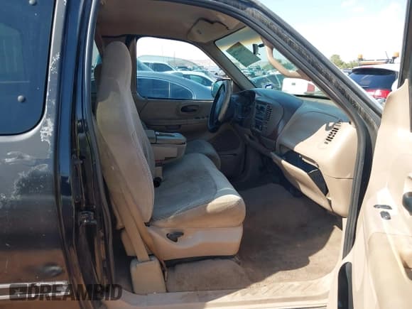 ✅ 1999 Ford F-150 • VIN: 1FTRX17W6XKA84777 • Lot: 42900728. Wystawiony na IAAI z przebiegiem Nie podano. Bezpłatny archiwum sprzedaży aukcyjnych z USA i szczegółowy raport historii pojazdu na DreamBid. Zdjęcie 5.