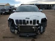 ✅ 2020 Jeep Cherokee Altitude • VIN: 1C4PJMLXXLD506072 • Lot: 82436645. Wystawiony na Copart z przebiegiem 38 970 mil. Bezpłatny archiwum sprzedaży aukcyjnych z USA i szczegółowy raport historii pojazdu na DreamBid. Zdjęcie 5.