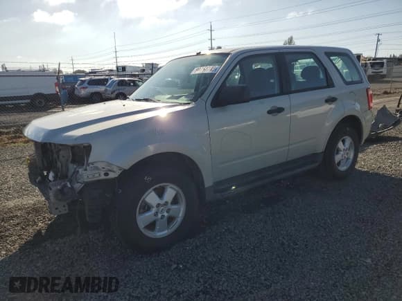 ✅ 2009 Ford Escape XLS • VIN: 1FMCU02789KB86699 • Лот: 80757745. Опубликован ранее на Copart с пробегом 105 934 миль. Бесплатный доступ к архиву аукционных продаж из США и подробный отчёт об истории автомобиля на DreamBid. Изображение 1.