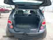 2015 Chevrolet Sonic LT z VIN 1G1JC6SB0F4157826, wystawiony jako IAAI lot #42503574 z przebiegiem 101 437 mil mil oraz . Historia ofert i sprzedaży dostępna na DreamBid. Obrazek 17.