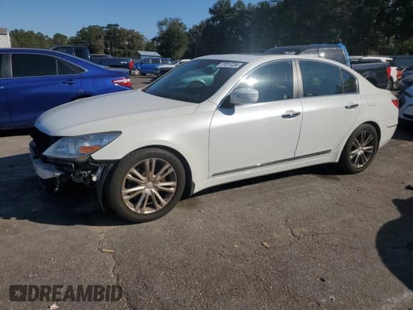 2011 Hyundai Genesis z VIN KMHGC4DF0BU126197, wystawiony jako Copart lot #77011234 z przebiegiem 171 348 mil mil oraz Szkoda całkowita • Salvage title. Historia ofert i sprzedaży dostępna na DreamBid. Obrazek 1.