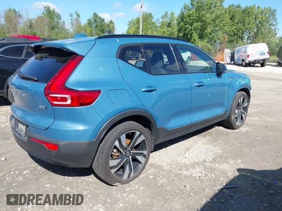 ✅ 2024 Volvo XC40 Ultimate Dark Theme • VIN: YV4L12UMXR2227911 • Лот: 43068731. Опубликован ранее на IAAI с пробегом 12 437 миль. Бесплатный доступ к архиву аукционных продаж из США и подробный отчёт об истории автомобиля на DreamBid. Изображение 4.