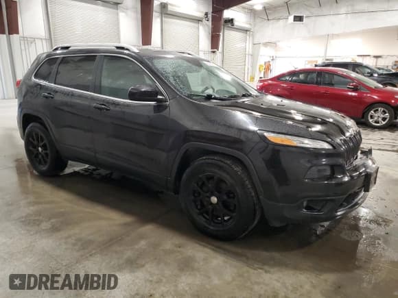 ✅ 2014 Jeep Cherokee Latitude • VIN: 1C4PJMCS4EW126141 • Lot: 92436705. Wystawiony na Copart z przebiegiem 174 245 mil. Bezpłatny archiwum sprzedaży aukcyjnych z USA i szczegółowy raport historii pojazdu na DreamBid. Zdjęcie 4.