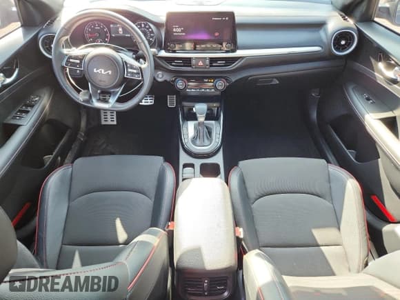 ✅ 2024 Kia Forte GT • VIN: 3KPF44AC7RE833314 • Lot: 80586795. Wystawiony na Copart z przebiegiem 20 799 mil. Bezpłatny archiwum sprzedaży aukcyjnych z USA i szczegółowy raport historii pojazdu na DreamBid. Zdjęcie 8.