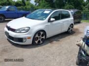 ✅ 2011 Volkswagen Golf GTI w/Sunroof & Navi PZEV • VIN: WVWHD7AJ0BW163867 • Lot: 42793463. Wystawiony na IAAI z przebiegiem 152 502 mil. Bezpłatny archiwum sprzedaży aukcyjnych z USA i szczegółowy raport historii pojazdu na DreamBid. Zdjęcie 2.