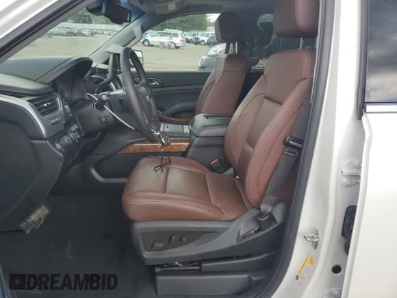 2019 Chevrolet Tahoe Premier z VIN 1GNSKCKJ4KR155263, wystawiony jako Copart lot #71058275 z przebiegiem 44 854 mil mil oraz Szkoda całkowita • Salvage title. Historia ofert i sprzedaży dostępna na DreamBid. Obrazek 7.