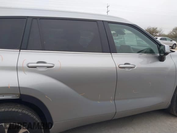 ✅ 2024 Toyota Highlander Hybrid XLE • VIN: 5TDKBRCH1RS607561 • Lot: 41483906. Wystawiony na IAAI z przebiegiem 26 158 mil. Bezpłatny archiwum sprzedaży aukcyjnych z USA i szczegółowy raport historii pojazdu na DreamBid. Zdjęcie 14.