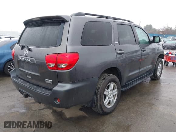 ✅ 2012 Toyota Sequoia SR5 • VIN: 5TDBY5G16CS069063 • Лот: 41561175. Опубликован ранее на IAAI с пробегом 140 627 миль. Бесплатный доступ к архиву аукционных продаж из США и подробный отчёт об истории автомобиля на DreamBid. Изображение 4.