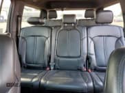 ✅ 2023 Jeep Wagoneer • VIN: 1C4SJUAT2PS518325 • Lot: 81426995. Wystawiony na Copart z przebiegiem 68 894 mil. Bezpłatny archiwum sprzedaży aukcyjnych z USA i szczegółowy raport historii pojazdu na DreamBid. Zdjęcie 10.