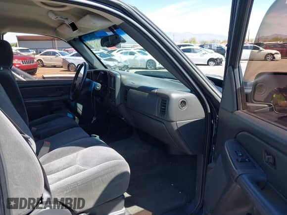 2007 Chevrolet Silverado 1500 LT1 z VIN 2GCEC13Z971123520, wystawiony jako IAAI lot #41922901 z przebiegiem Nie podano mil oraz . Historia ofert i sprzedaży dostępna na DreamBid. Obrazek 5.