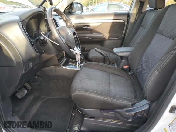 ✅ 2017 Mitsubishi Outlander ES • VIN: JA4AD2A37HZ061473 • Lot: 91888915. Listed on Copart with 93,152 mi. Free auction sales archive from the USA and detailed vehicle history report at DreamBid. Image 7.