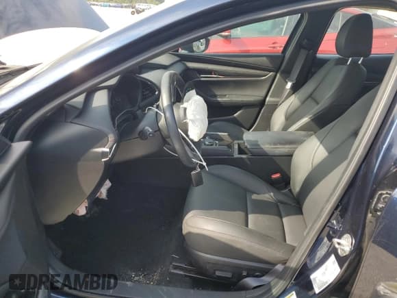 ✅ 2024 Mazda 3 S Preferred • VIN: 3MZBPACM7RM402498 • Lot: 80321445. Wystawiony na Copart z przebiegiem 30 125 mil. Bezpłatny archiwum sprzedaży aukcyjnych z USA i szczegółowy raport historii pojazdu na DreamBid. Zdjęcie 7.