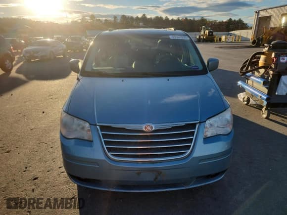 ✅ 2010 Chrysler Town & Country Touring Plus • VIN: 2A4RR8DX6AR320878 • Lot: 89564995. Wystawiony na Copart z przebiegiem 153 625 mil. Bezpłatny archiwum sprzedaży aukcyjnych z USA i szczegółowy raport historii pojazdu na DreamBid. Zdjęcie 5.
