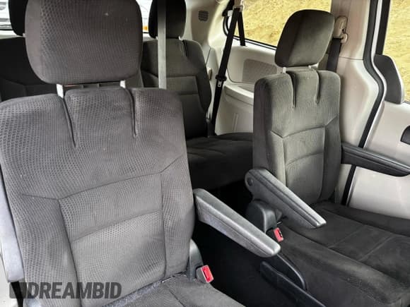 ✅ 2016 Dodge Grand Caravan SXT • VIN: 2C4RDGCG1GR334552 • Лот: 91994505. Опубликован ранее на Copart с пробегом 243 701 миль. Бесплатный доступ к архиву аукционных продаж из США и подробный отчёт об истории автомобиля на DreamBid. Изображение 6.