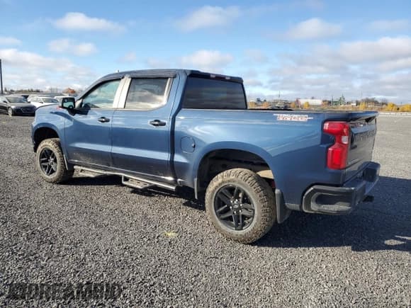 ✅ 2021 Chevrolet Silverado 1500 LT Trail Boss • VIN: 1GCPYFED5MZ440139 • Lot: 76628354. Wystawiony na Copart z przebiegiem 99 978 mil. Bezpłatny archiwum sprzedaży aukcyjnych z USA i szczegółowy raport historii pojazdu na DreamBid. Zdjęcie 2.