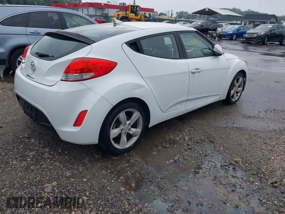 ✅ 2014 Hyundai Veloster • VIN: KMHTC6AD8EU194586 • Lot: 43305495. Wystawiony na IAAI z przebiegiem 163 908 mil. Bezpłatny archiwum sprzedaży aukcyjnych z USA i szczegółowy raport historii pojazdu na DreamBid. Zdjęcie 4.