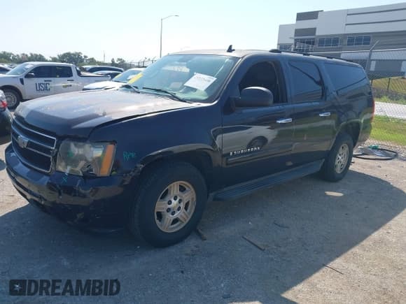 ✅ 2007 Chevrolet Suburban LT • VIN: 1GNFC16J87J253196 • Lot: 43222608. Listed on IAAI with 253,048 mi. Free auction sales archive from the USA and detailed vehicle history report at DreamBid. Image 2.