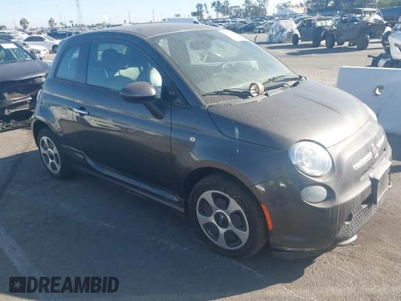 ✅ 2016 FIAT 500e • VIN: 3C3CFFGE4GT184182 • Lot: 43642233. Wystawiony na IAAI z przebiegiem 76 336 mil. Bezpłatny archiwum sprzedaży aukcyjnych z USA i szczegółowy raport historii pojazdu na DreamBid. Zdjęcie 1.