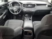 ✅ 2016 Kia Sorento LX • VIN: 5XYPGDA57GG178939 • Lot: 93410375. Wystawiony na Copart z przebiegiem 188 378 mil. Bezpłatny archiwum sprzedaży aukcyjnych z USA i szczegółowy raport historii pojazdu na DreamBid. Zdjęcie 8.