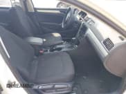 ✅ 2016 Volkswagen Passat S • VIN: 1VWAT7A37GC052759 • Lot: 42387916. Wystawiony na IAAI z przebiegiem 134 865 mil. Bezpłatny archiwum sprzedaży aukcyjnych z USA i szczegółowy raport historii pojazdu na DreamBid. Zdjęcie 5.