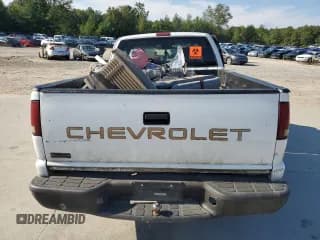 ✅ 2001 GMC Sonoma SLS 1SG • VIN: 1GTCS19W518224890 • Lot: 69798054. Wystawiony na Copart z przebiegiem 200 891 mil. Bezpłatny archiwum sprzedaży aukcyjnych z USA i szczegółowy raport historii pojazdu na DreamBid. Zdjęcie 6.