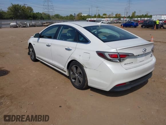 ✅ 2016 Hyundai Sonata • VIN: KMHE14L29GA021355 • Лот: 43240312. Опубликован ранее на IAAI с пробегом 87 076 миль. Бесплатный доступ к архиву аукционных продаж из США и подробный отчёт об истории автомобиля на DreamBid. Изображение 3.