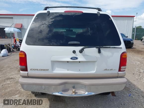 ✅ 2000 Ford Explorer Eddie Bauer • VIN: 1FMZU74E8YZA55910 • Lot: 42847157. Wystawiony na IAAI z przebiegiem 167 713 mil. Bezpłatny archiwum sprzedaży aukcyjnych z USA i szczegółowy raport historii pojazdu na DreamBid. Zdjęcie 16.