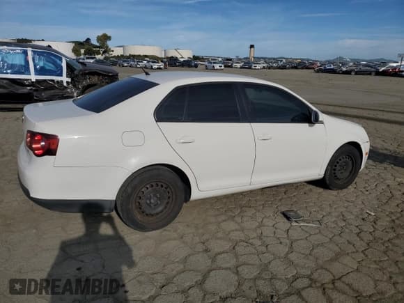 ✅ 2010 Volkswagen Jetta S • VIN: 3VWJZ7AJ2AM049092 • Лот: 52806955. Опубликован ранее на Copart с пробегом 251 408 миль. Бесплатный доступ к архиву аукционных продаж из США и подробный отчёт об истории автомобиля на DreamBid. Изображение 3.