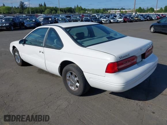✅ 1997 Ford Thunderbird LX • VIN: 1FALP62W7VH154412 • Lot: 42157000. Wystawiony na IAAI z przebiegiem 83 965 mil. Bezpłatny archiwum sprzedaży aukcyjnych z USA i szczegółowy raport historii pojazdu na DreamBid. Zdjęcie 3.