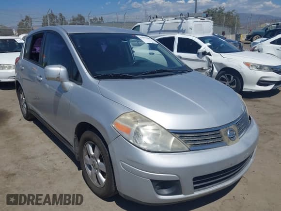 ✅ 2007 Nissan Versa S • VIN: 3N1BC13EX7L410415 • Lot: 43097089. Listed on IAAI with 132,079 mi. Free auction sales archive from the USA and detailed vehicle history report at DreamBid. Image 1.