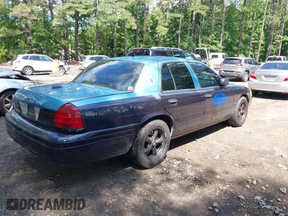 ✅ 2008 Ford Police Interceptor • VIN: 2FAHP71V38X153265 • Lot: 42446709. Listed on IAAI with 190,076 mi. Free auction sales archive from the USA and detailed vehicle history report at DreamBid. Image 4.