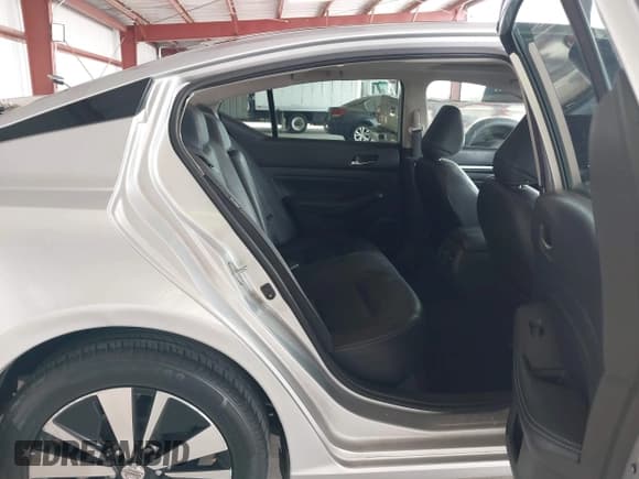 ✅ 2019 Nissan Altima SL • VIN: 1N4BL4EV3KC156584 • Лот: 43189312. Опубликован ранее на IAAI с пробегом 110 246 миль. Бесплатный доступ к архиву аукционных продаж из США и подробный отчёт об истории автомобиля на DreamBid. Изображение 8.