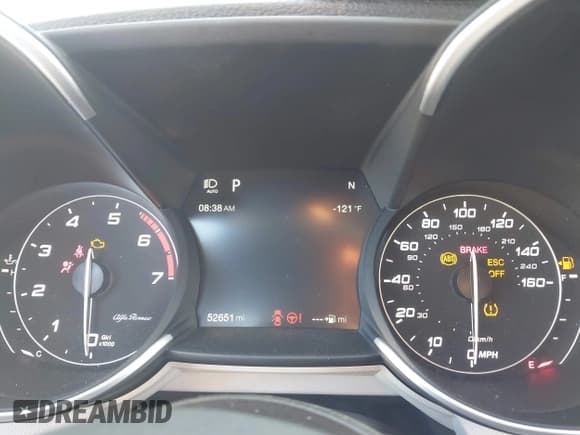 ✅ 2018 Alfa Romeo Giulia Ti Sport • VIN: ZARFAEEN6J7577932 • Лот: 43370364. Опубликован ранее на IAAI с пробегом 52 651 миль. Бесплатный доступ к архиву аукционных продаж из США и подробный отчёт об истории автомобиля на DreamBid. Изображение 7.