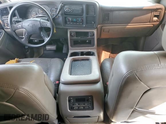 ✅ 2004 Chevrolet Tahoe LT • VIN: 1GNEC13Z44R308049 • Lot: 85307235. Listed on Copart with 215,108 mi. Free auction sales archive from the USA and detailed vehicle history report at DreamBid. Image 8.