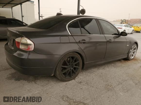 ✅ 2006 BMW 3 Series 330i • VIN: WBAVB33526KS32828 • Lot: 48359995. Listed on Copart with 121,936 mi. Free auction sales archive from the USA and detailed vehicle history report at DreamBid. Image 3.